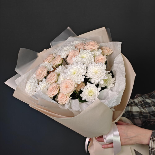Дуо-букет 1 из махровых хризантем и кустовых роз